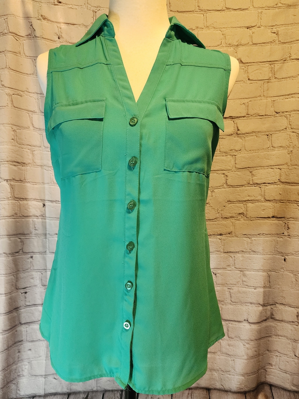 Sleeveless Button-Front Collared Top in Teal